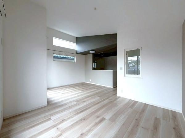 座間市相武台２丁目の中古一戸建の居間・リビング
