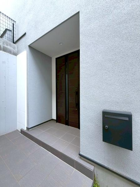 座間市相武台２丁目の中古一戸建の玄関
