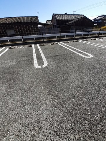 カロスアンセ参番館の駐車場