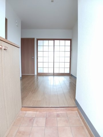 ハイツ山下の玄関