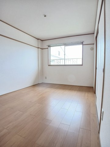 ハイツ山下の洋室