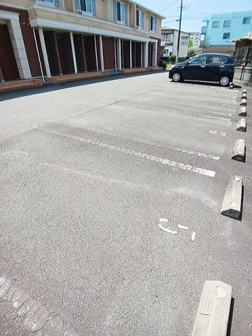 ＳＵＮ・ＢＲＩＧＨＴの駐車場
