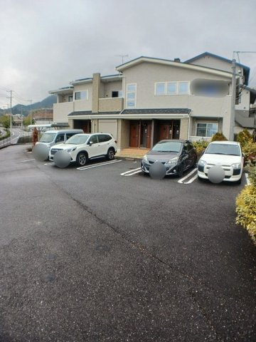 メゾン・ル・シェルの駐車場