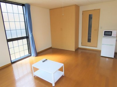 レオパレスサンガの居間・リビング|家具家電が備え付けのお部屋です