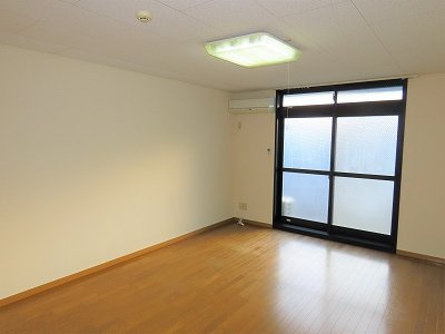 レオパレスサンガの居間・リビング|107号室は家具無のお部屋です