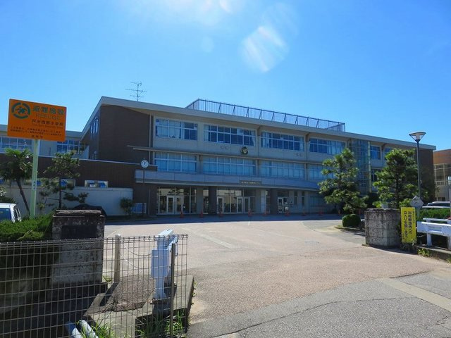ＷＥＳＴ　戸出の周辺|戸出西部小学校まで450m