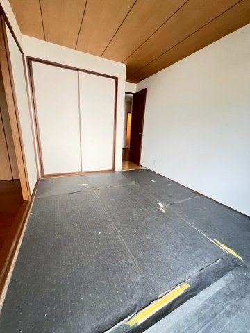 アリュール逆瀬川の駐車場