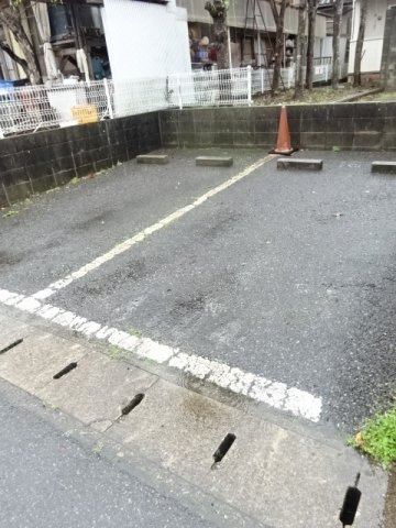 コンフォルターブルＡの駐車場