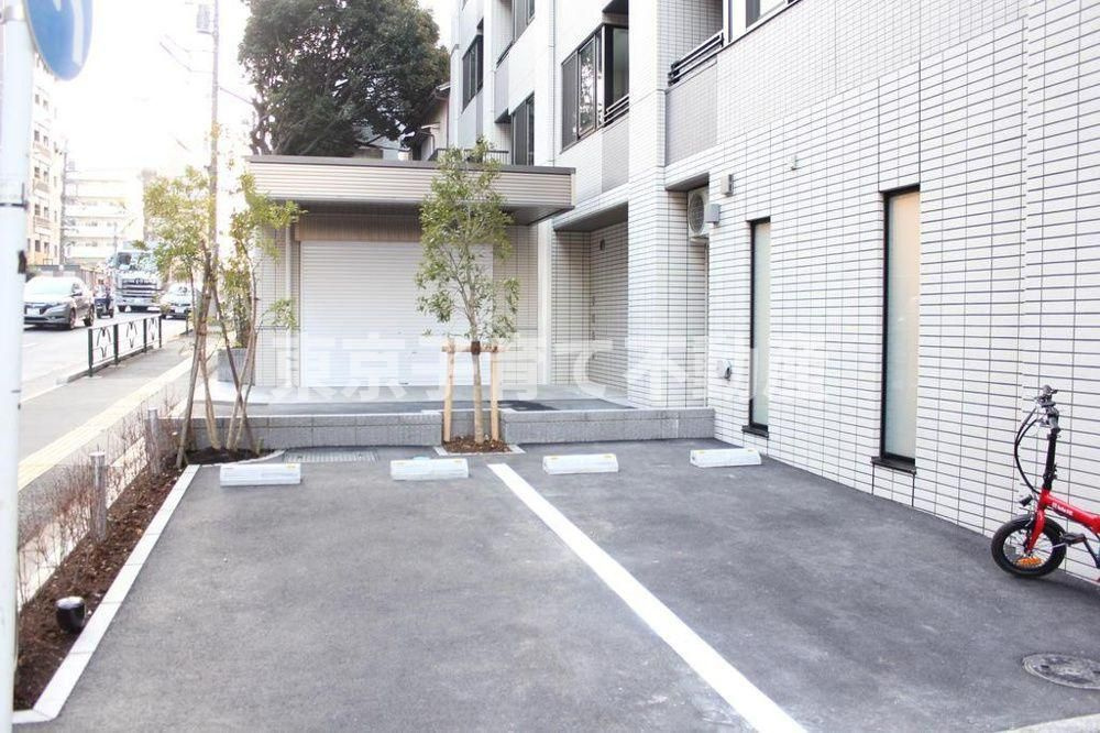 グランカーサ文京千石の駐車場