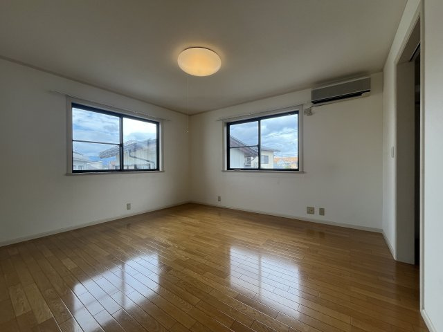 山形市鳥居ケ丘の洋室