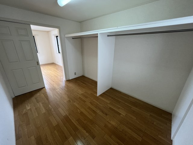山形市鳥居ケ丘の洋室|ウォークインクローゼット