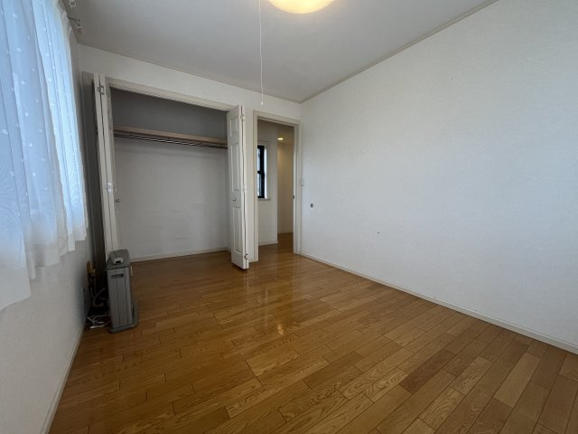 山形市鳥居ケ丘の洋室