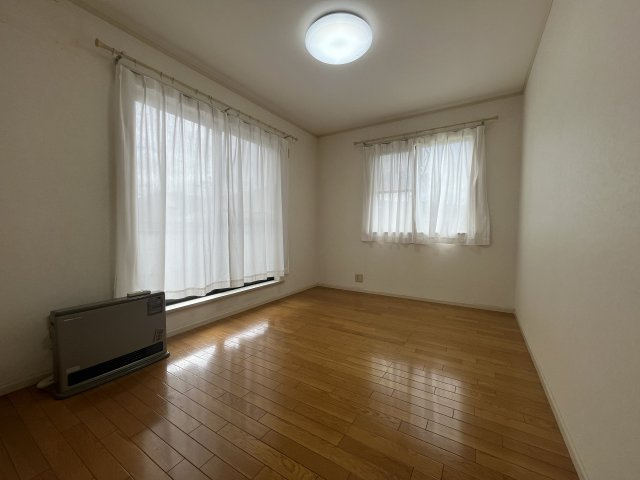 山形市鳥居ケ丘の洋室