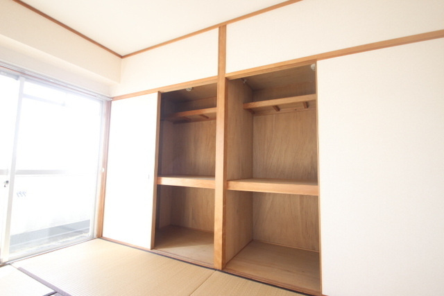 広島市南区皆実町４丁目の賃貸マンションの収納