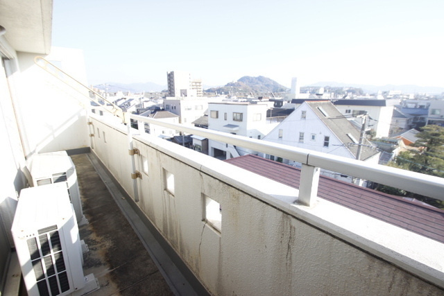広島市南区皆実町４丁目の賃貸マンションのバルコニー