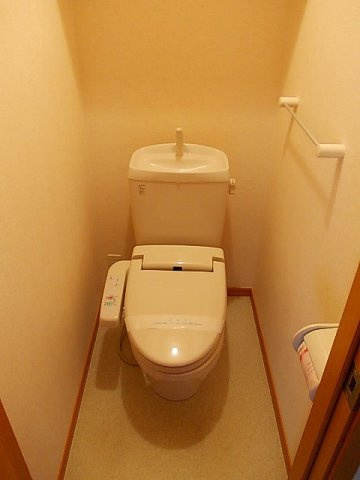 グランデ・フィオーレ　Ⅰ－Ｃのトイレ|清潔感のあるトイレです