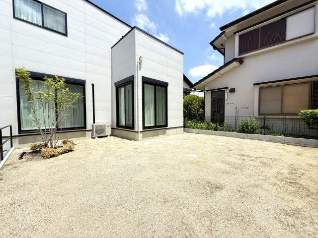 日進市岩崎台一丁目戸建の庭|陽当たりの良い、「広々とした南向きのお庭スペース。