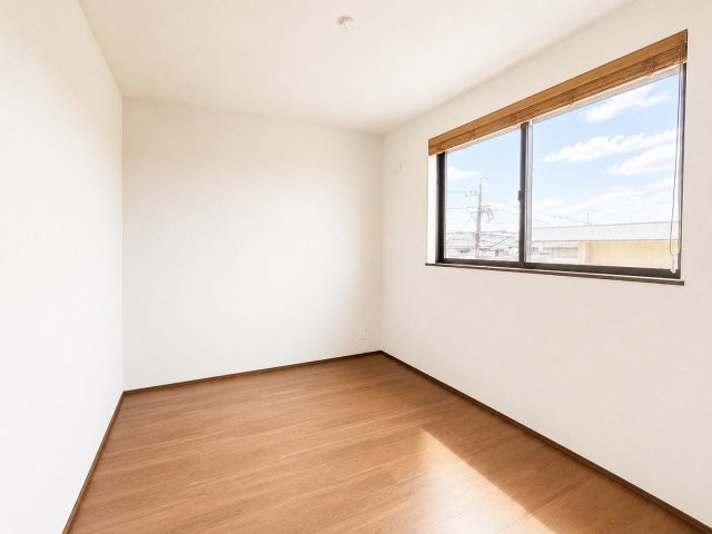 緑区ほら貝三丁目戸建の洋室|明るい陽光が差し込む、使い勝手の良い約5帖の洋室