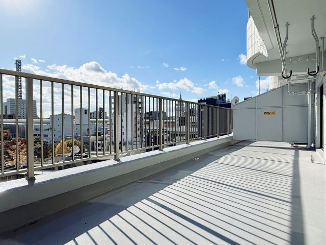 荘苑ひがし栄のバルコニー|南向きでとても広いバルコニーです♪