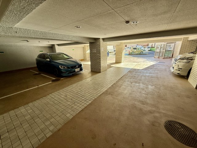 荘苑ひがし栄の駐車場|駐車場があるので、車を買う予定の方も安心です