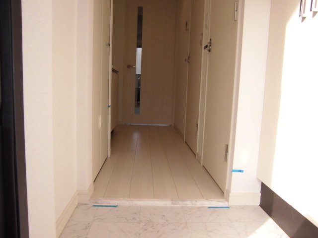 アドバンス大阪ドーム前アヴェニールの玄関