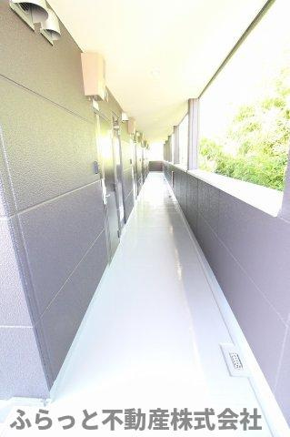 仮）阿見町岡崎新築アパートのエントランス|ゆとりのあるロビーです