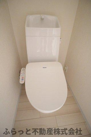 仮）阿見町岡崎新築アパートのトイレ|落ち着いた色調のトイレです