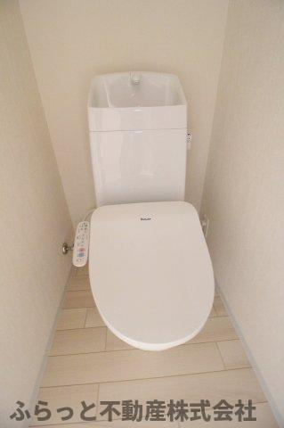 仮）阿見町岡崎新築アパートのトイレ|コンパクトで使いやすいトイレです