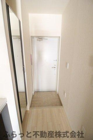 仮）阿見町岡崎新築アパートの玄関|明るい玄関です