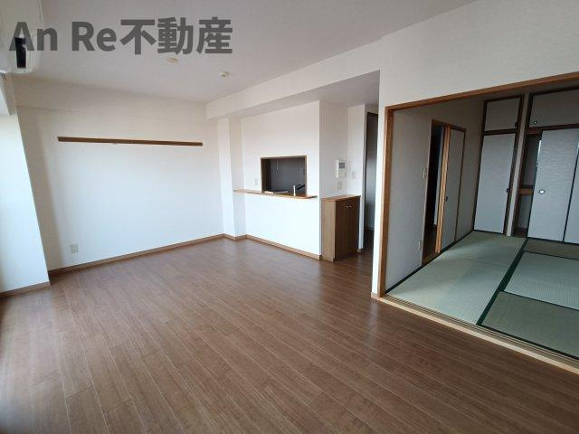 川口市戸塚２丁目の賃貸マンションの居間・リビング