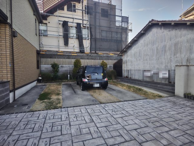 シャルマンドムスの駐車場