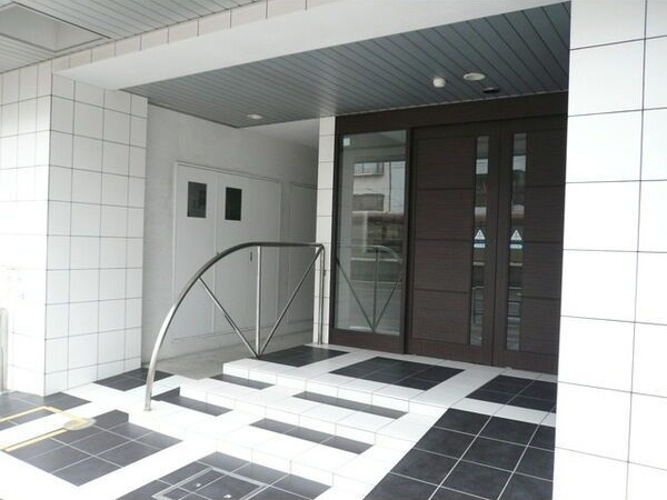 フローライト徳川のエントランス