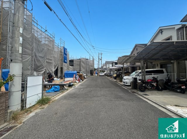 高石市東羽衣　新築一戸建ての前面道路含む現地写真|周辺は落ち着いた街並みの住宅地！子育てがしやすい住環境です！まだ未完成ですが、現地でしかわからない事もございます。是非一度ご覧ください。