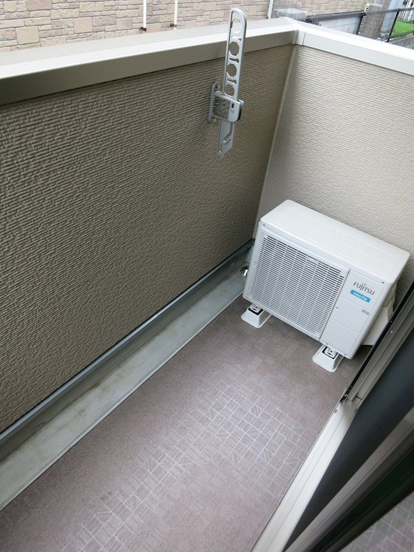 マノワール　ルーエのバルコニー|外からの目が気にならないバルコニーで洗濯物が干せます