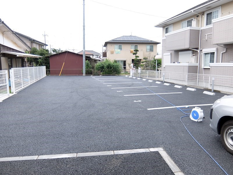 マノワール　ルーエの駐車場|車をお持ちの方に嬉しい駐車場付きの物件です