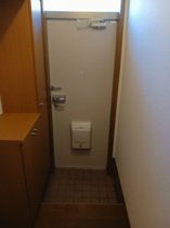 収納もある玄関です