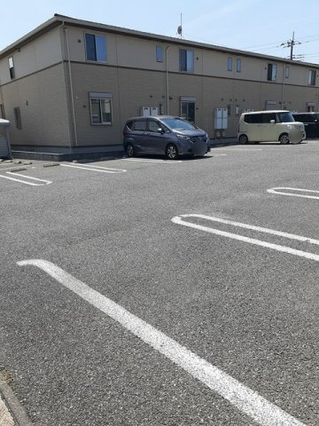 駐車場があるので、車を買う予定の方も安心です