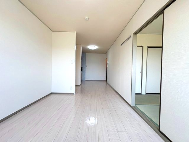 グレイスコート峰塚B棟の居間・リビング