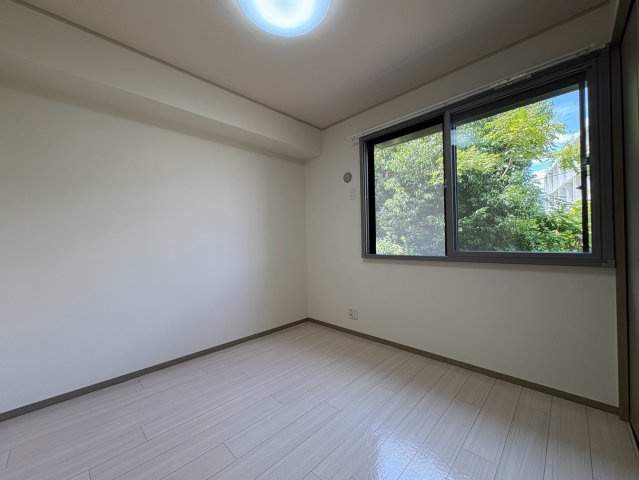 グレイスコート峰塚B棟の洋室