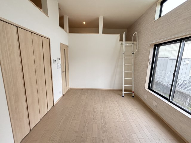ゆったりした洋室です
