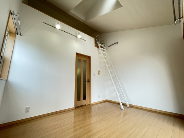 ゆったりした洋室です