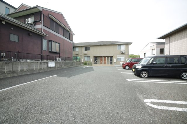 ハートフル・レイの駐車場