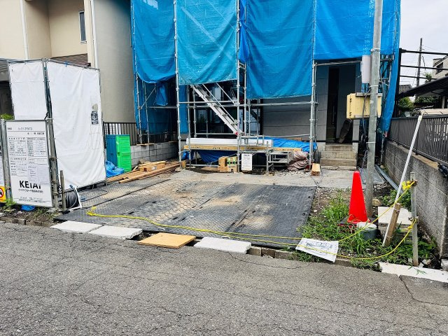 八王子市　台町　新築一戸建て　１３期の駐車場|～並列2台駐車可能カースペース～