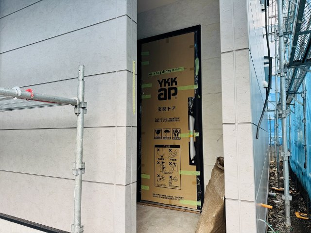 八王子市　台町　新築一戸建て　１３期の玄関|～玄関は安心のWロックキーを採用～