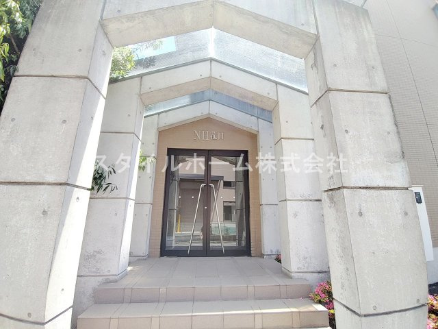 NH菰口のエントランス|ゆとりのあるエントランスです