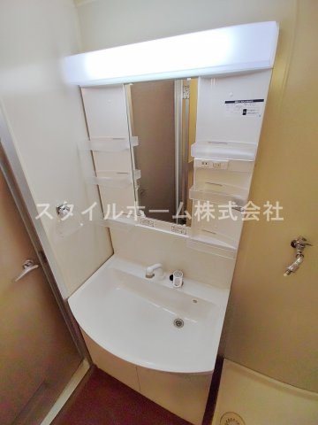 NH菰口の洗面所|ゆったりとスペースのある洗面所