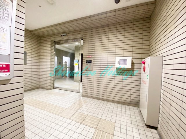 リアライズ横須賀のエントランス