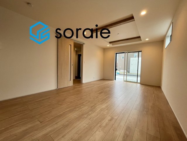 川越市広栄町4期全2棟　新築戸建の居間・リビング|令和8年7月6日撮影。