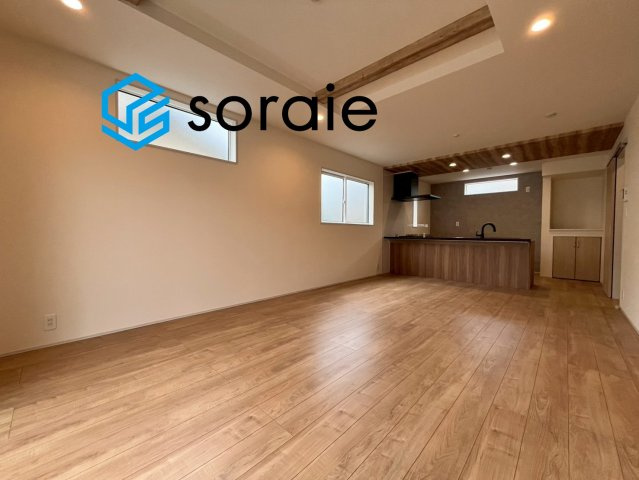 川越市広栄町4期全2棟　新築戸建の居間・リビング|令和8年7月6日撮影。
