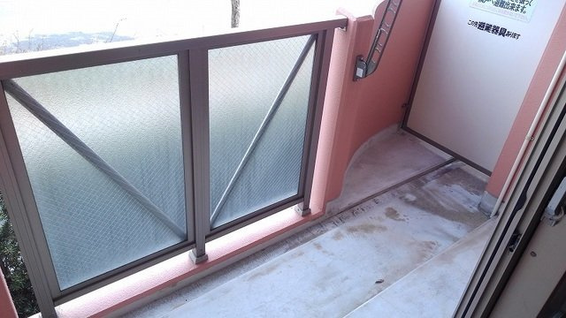 【バルコニー】 | ハミングバード上吉田 | 外からの目が気にならないバルコニーで洗濯物が干せます